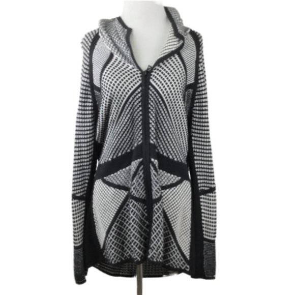 NIC+ZOE Sweaters - Black & White Geometric Zip Hoodie-like Light Cotton Sweater